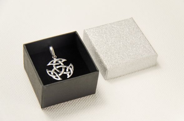Srebrny wisiorek-amulet "Węzły Lughesa"