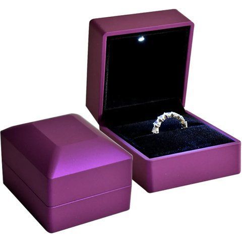 Vinyl jewelry box for ring